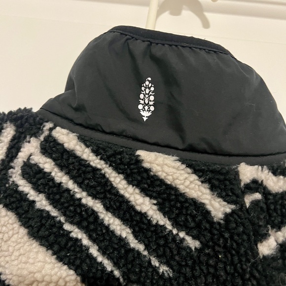 FP Movement Rocky Ridge Jacket (Geo Line Combo) - Size S - Picture 9 of 11